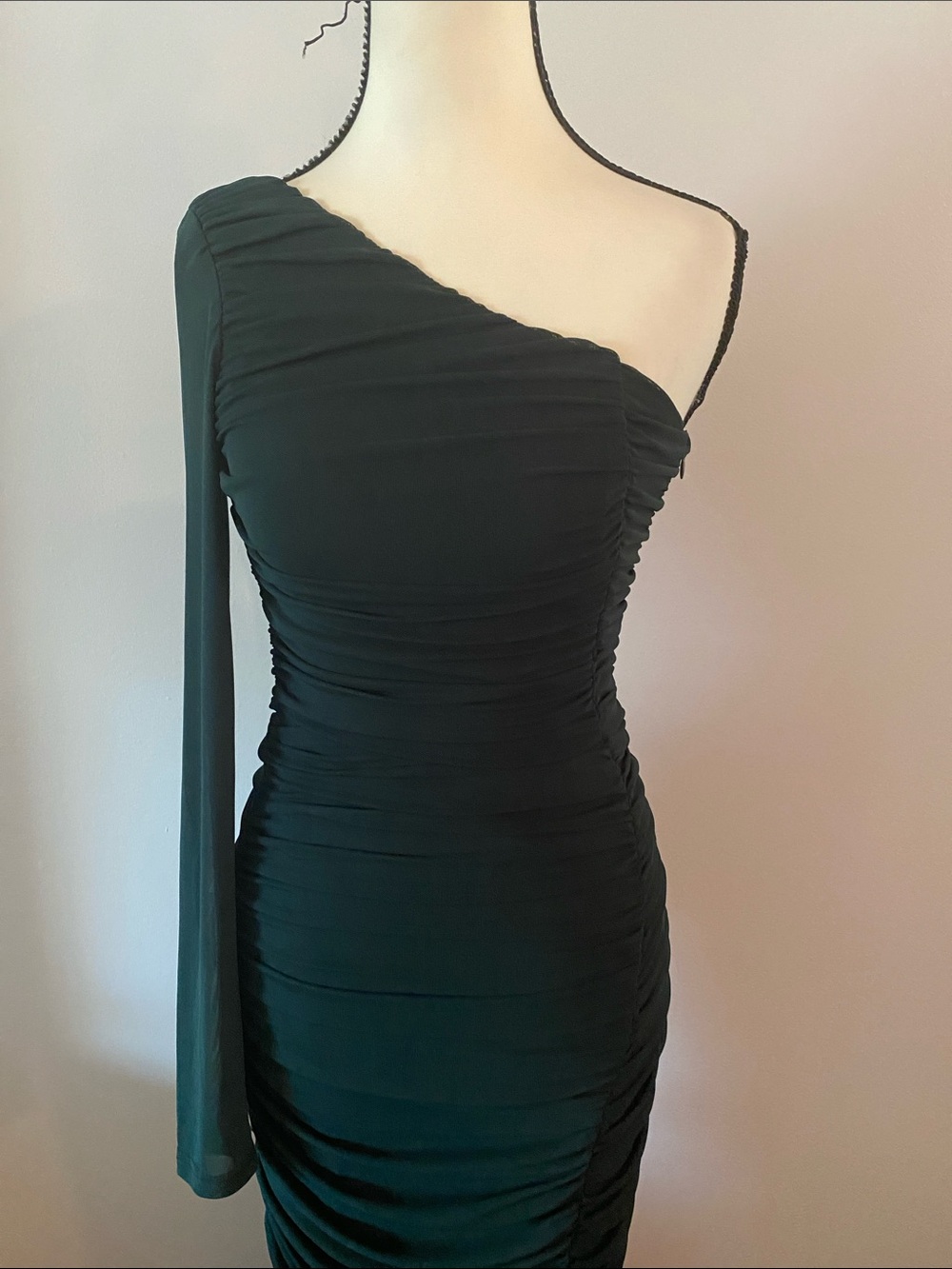 Lulus size small NWT one shoulder gathered dress - Picture 2 of 10